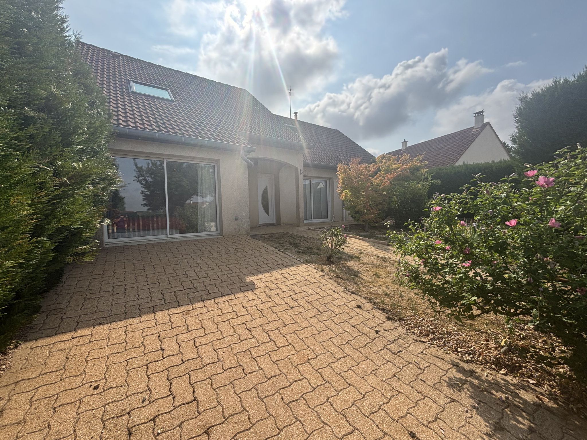 CHATILLON SUR SEINE :Pavillon année 1985 de 130 m2 avec gara