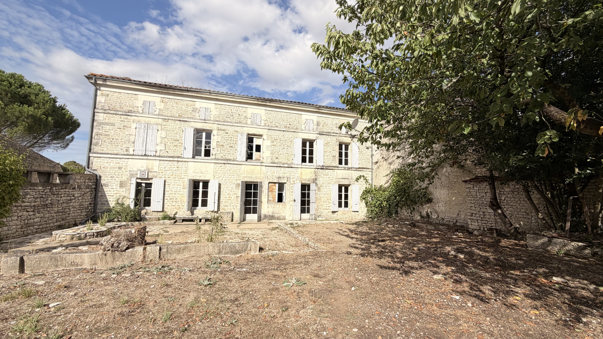 Propriété charentaise à rénover
