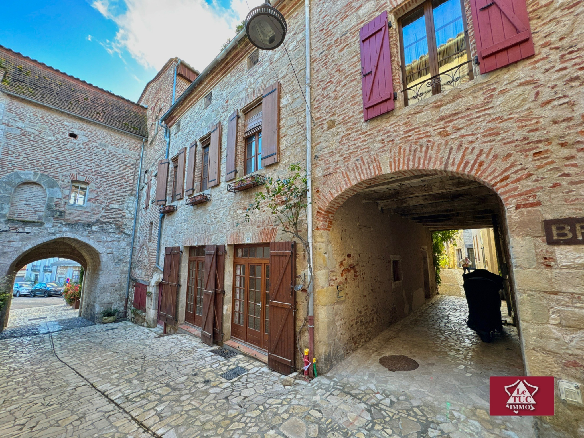 Maison médiévale dans un village classé