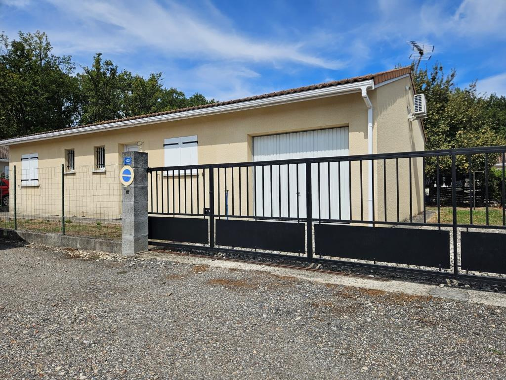 ST YZAN MAISON 3 CHAMBRES AVEC GARAGE