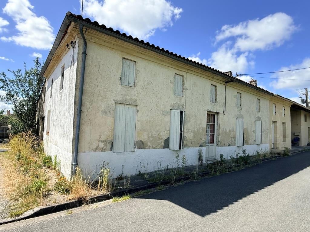 ST GIRONS D'AIGUEVIVES MAISON