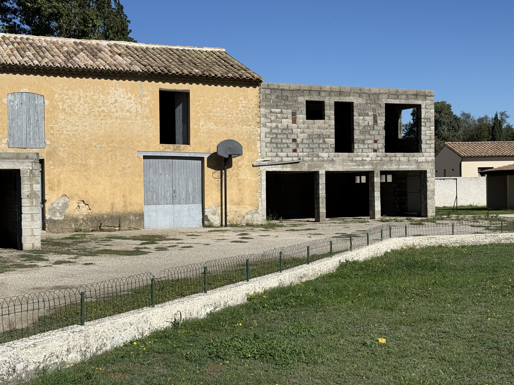 243m2 à rénover-terrain 735m2