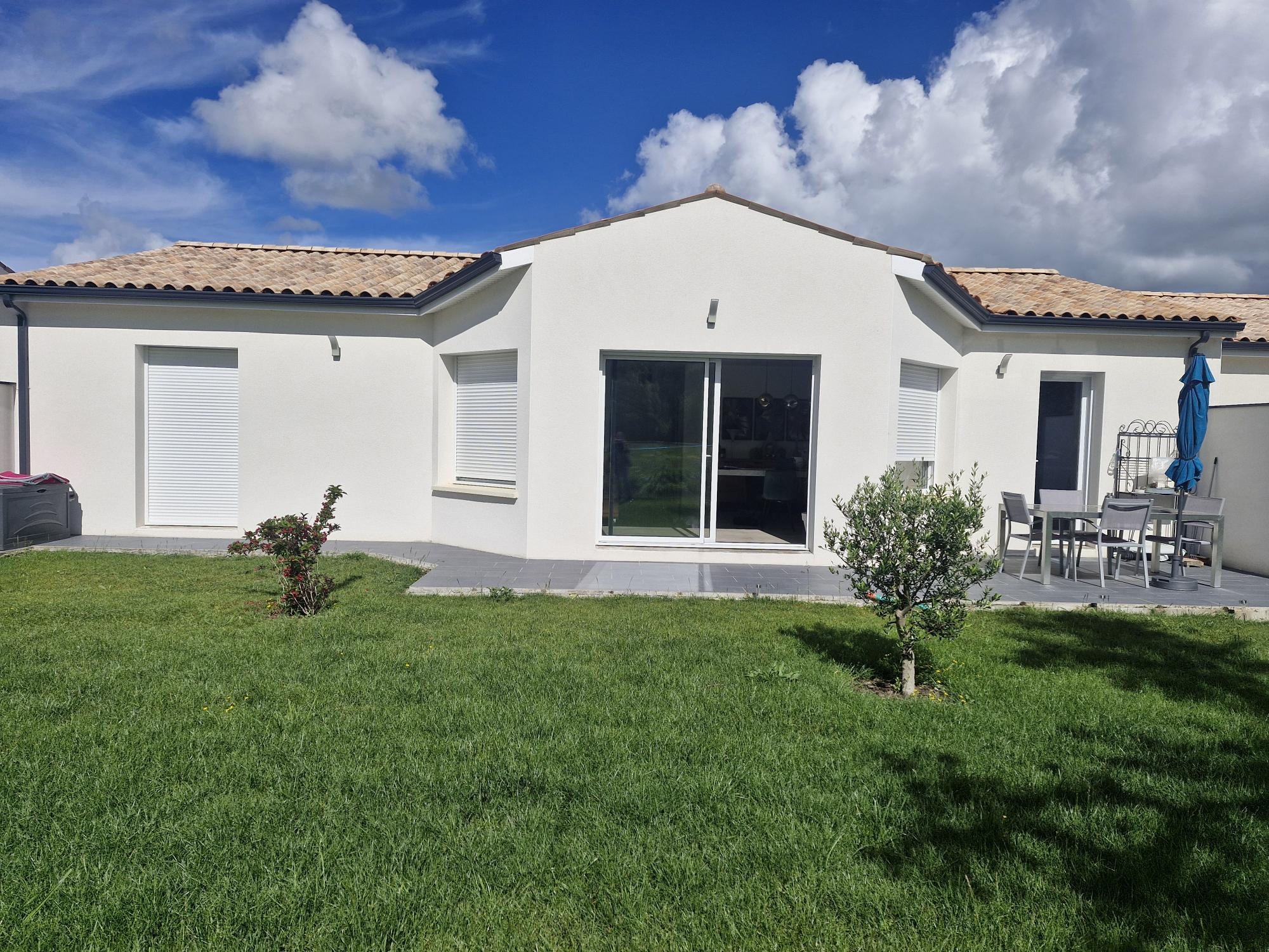 Maison 4 pièces : 108 m2 située sur la commune de Semussac